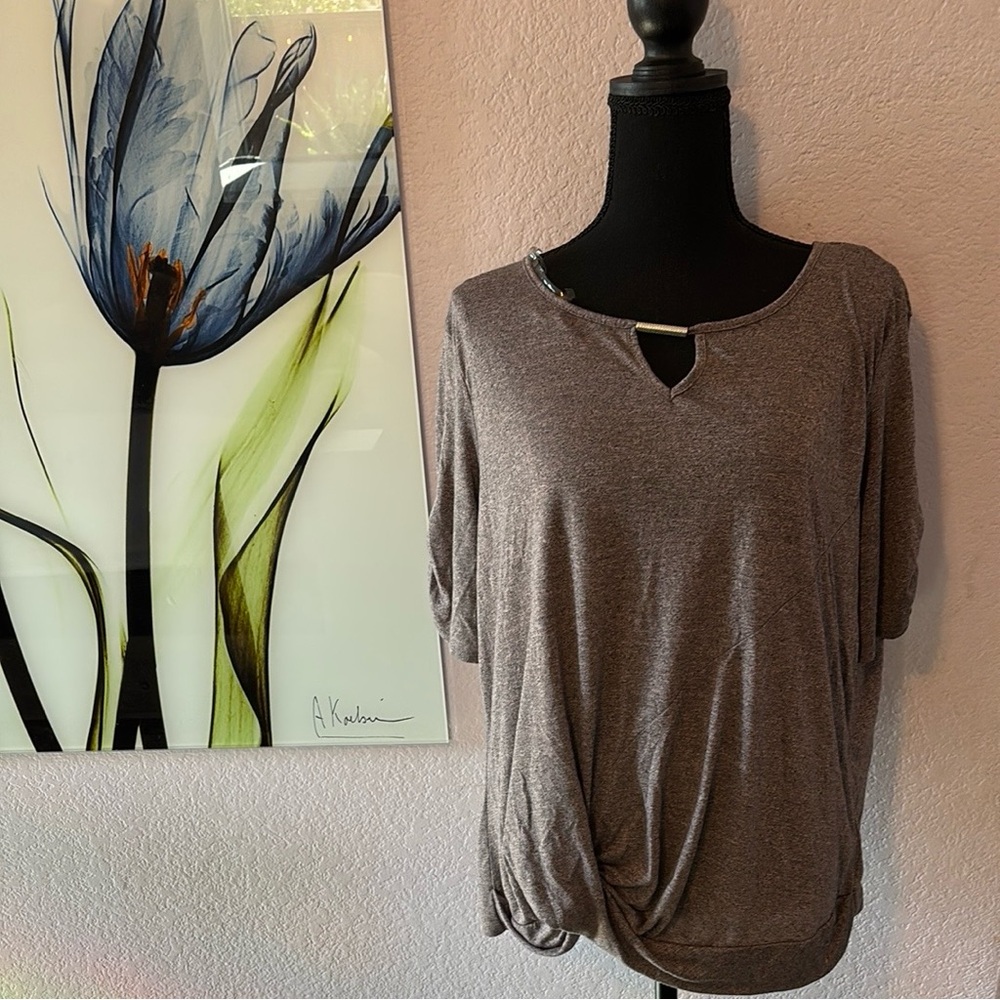 Women’s shirt size XXL